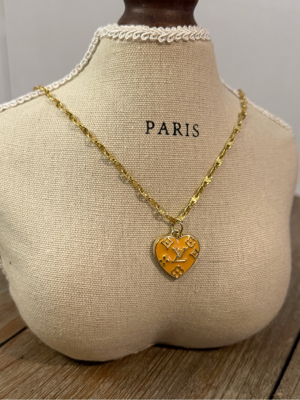 LV Gold Heart Pendant Necklace - Gold - Picture 6 of 10